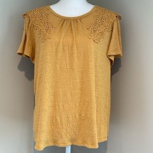 Cable & Gauge | Gauze Knit Crochet Applique T-Shirt | Mustard | Size XL